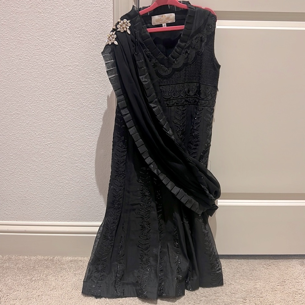 Black Ayesha Somaya gown with draped dupatta. Size 7. - Picture 3 of 6